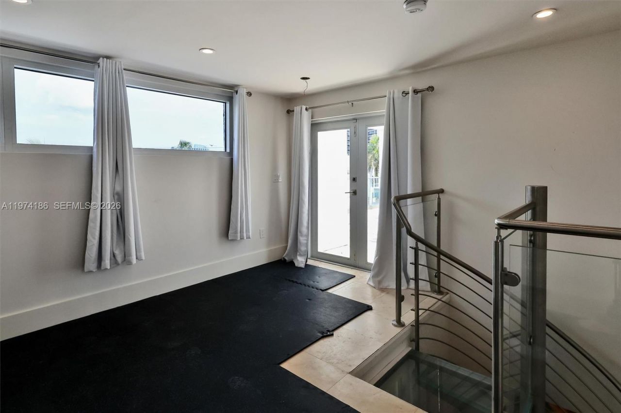 3036 N Atlantic Blvd, Fort Lauderdale, FL 33308 Photo