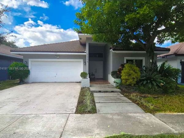 2908 N 36th Ave , Hollywood, FL 33021