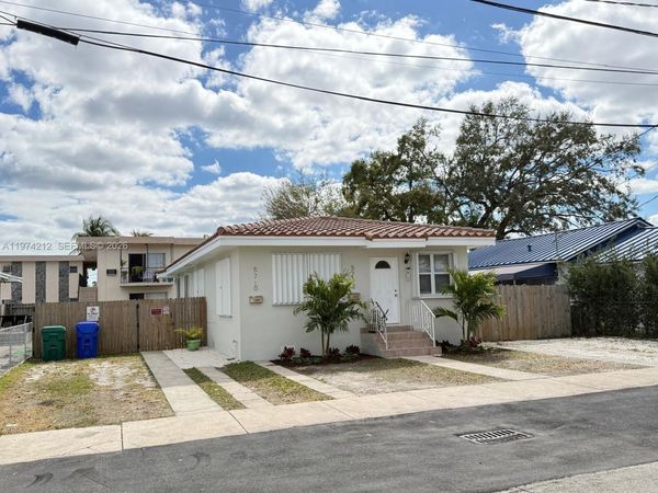 5710 SW 3rd St , Miami, FL 33144