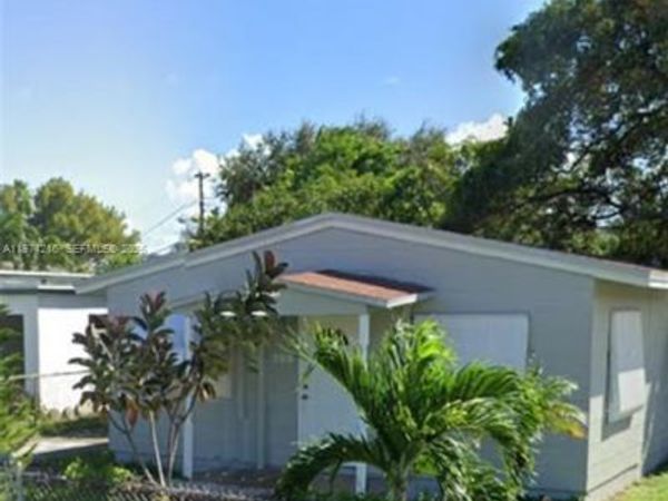 709 NW 1st St , Hallandale Beach, FL 33009
