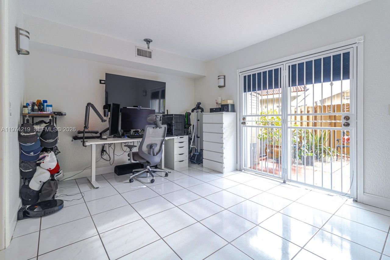 6926 NW 166th Ter , Unit 1302, Miami Lakes, FL 33014 Photo