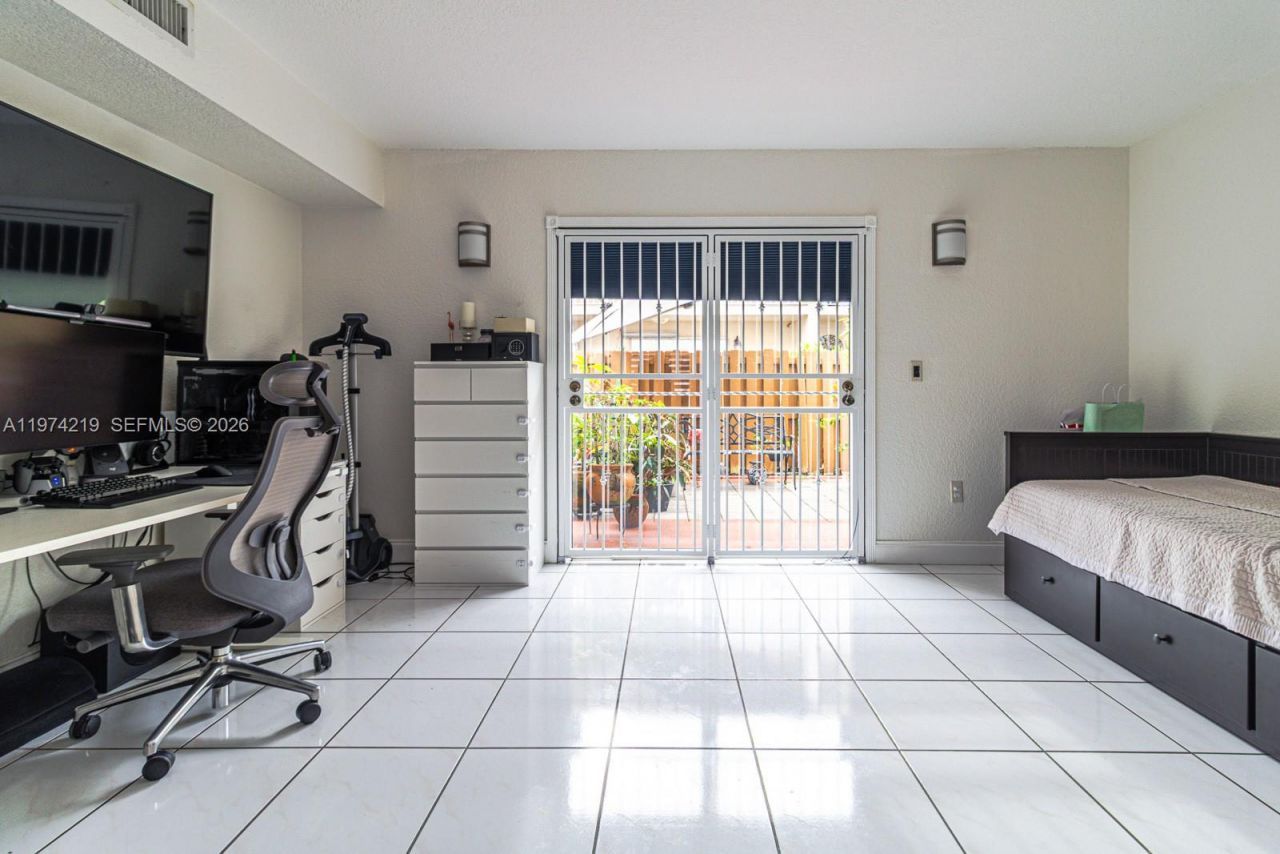 6926 NW 166th Ter , Unit 1302, Miami Lakes, FL 33014 Photo