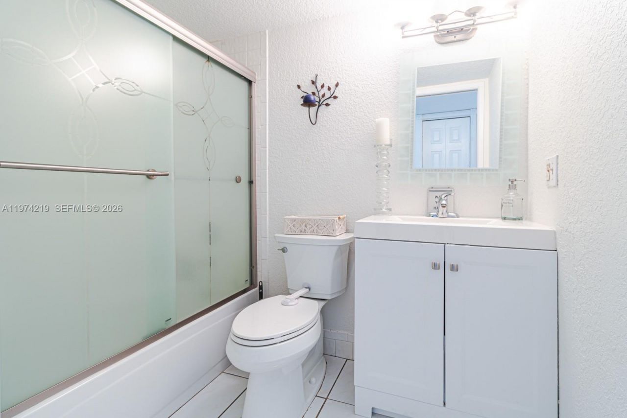 6926 NW 166th Ter , Unit 1302, Miami Lakes, FL 33014 Photo