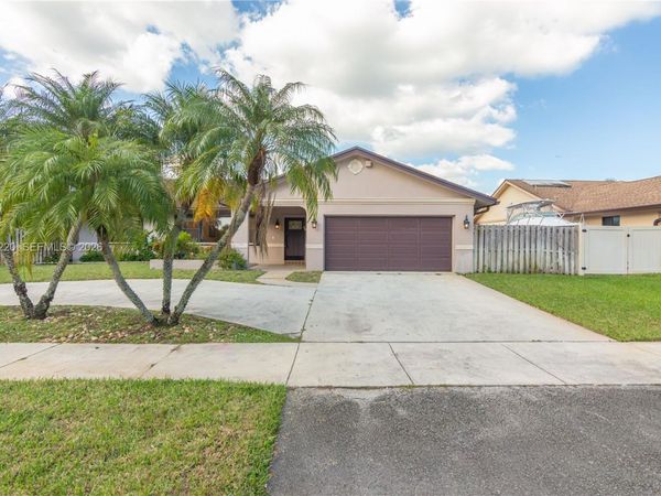 11945 SW 54th St , Cooper City, FL 33330