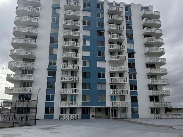 925 N Halifax, Unit 102, Daytona, FL 32118