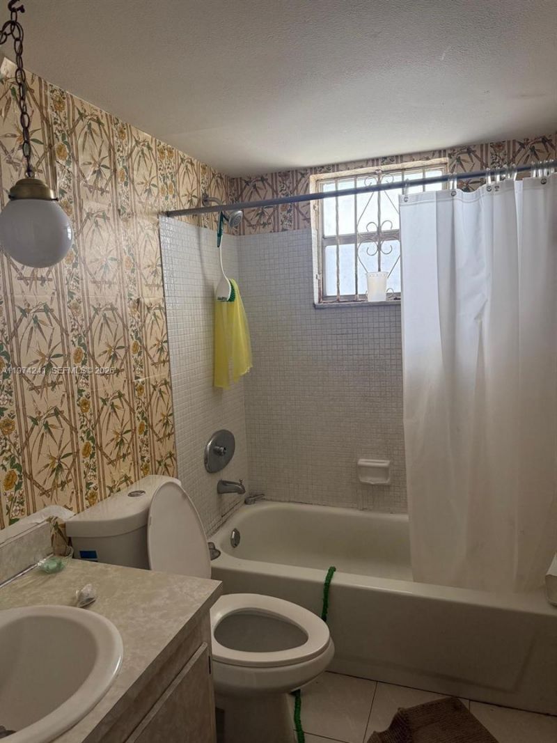 220 SW 9th Ave, Unit 510, Hallandale Beach, FL 33009 Photo