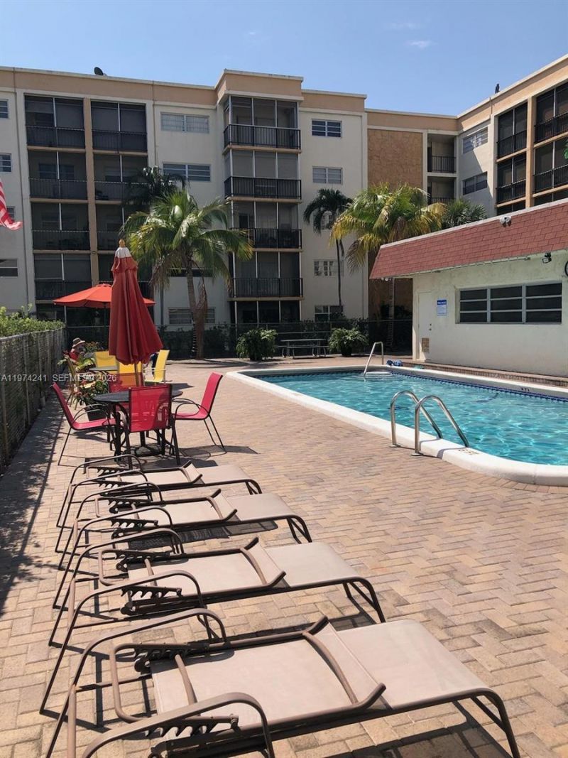 220 SW 9th Ave, Unit 510, Hallandale Beach, FL 33009 Photo