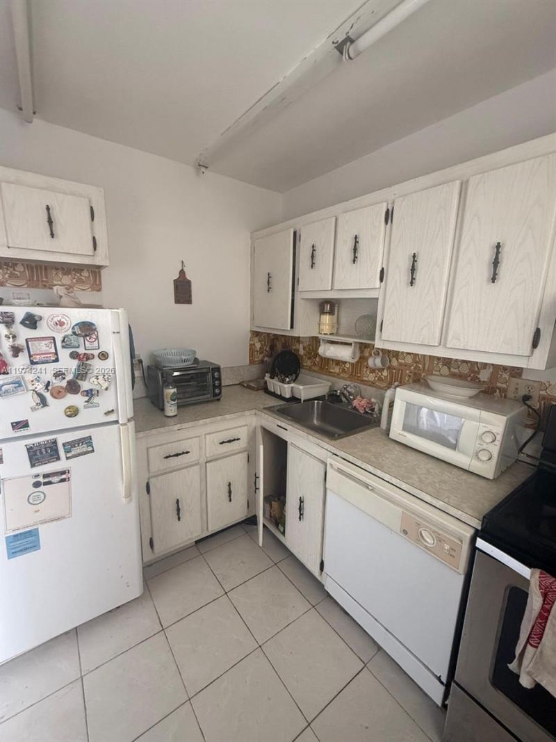 220 SW 9th Ave, Unit 510, Hallandale Beach, FL 33009 Photo