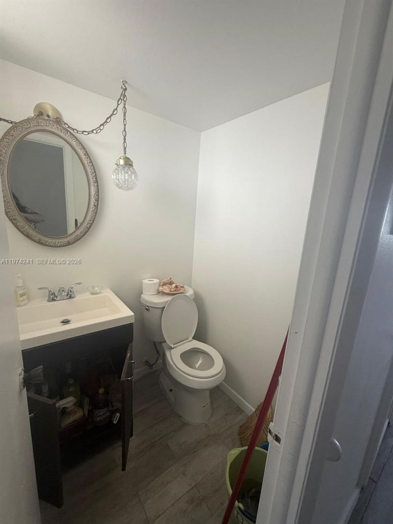 220 SW 9th Ave, Unit 510, Hallandale Beach, FL 33009 Photo