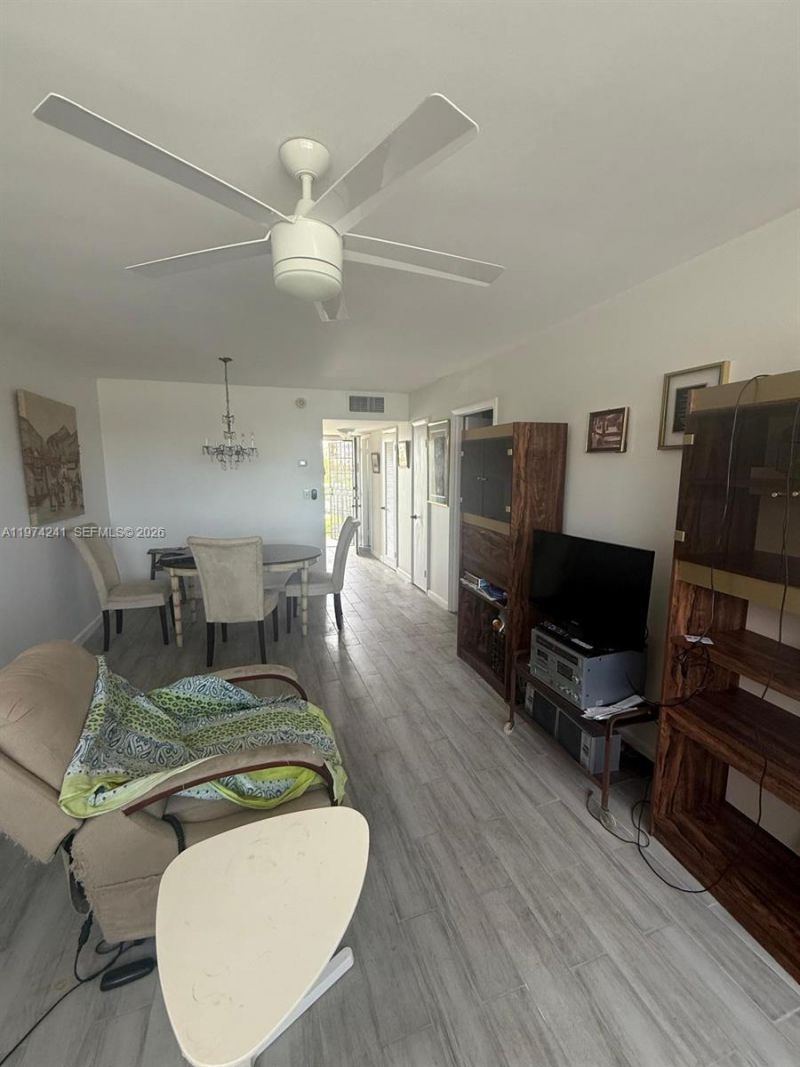 220 SW 9th Ave, Unit 510, Hallandale Beach, FL 33009 Photo