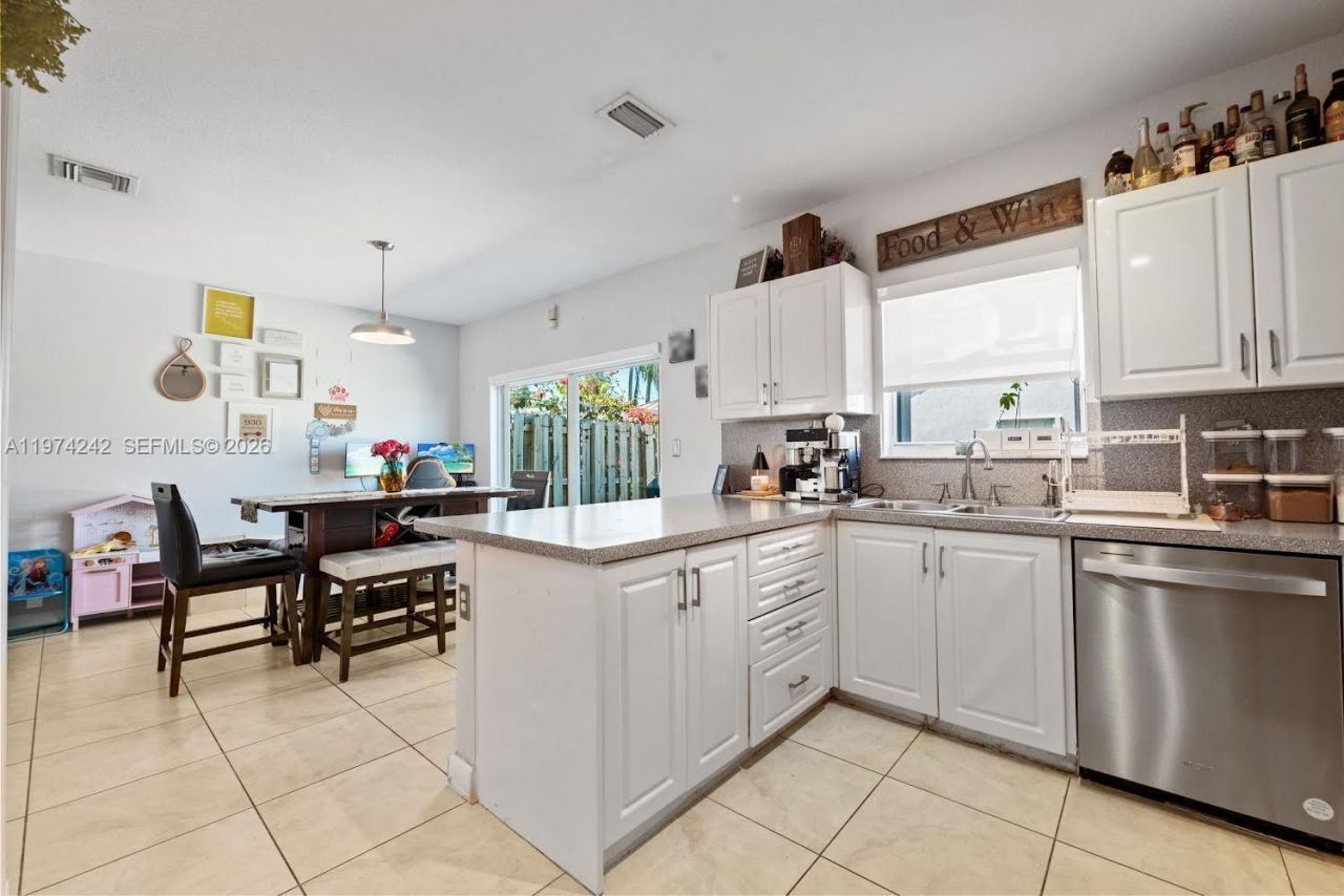 930 SW 147th Ct, Miami, FL 33194 Photo