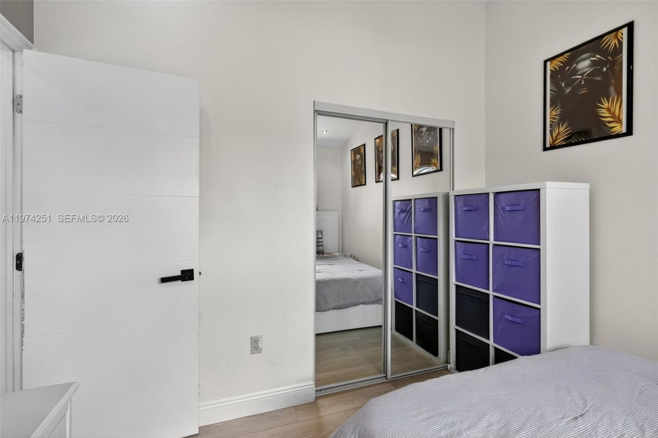 221 NE 212th St , Miami, FL 33179 Photo