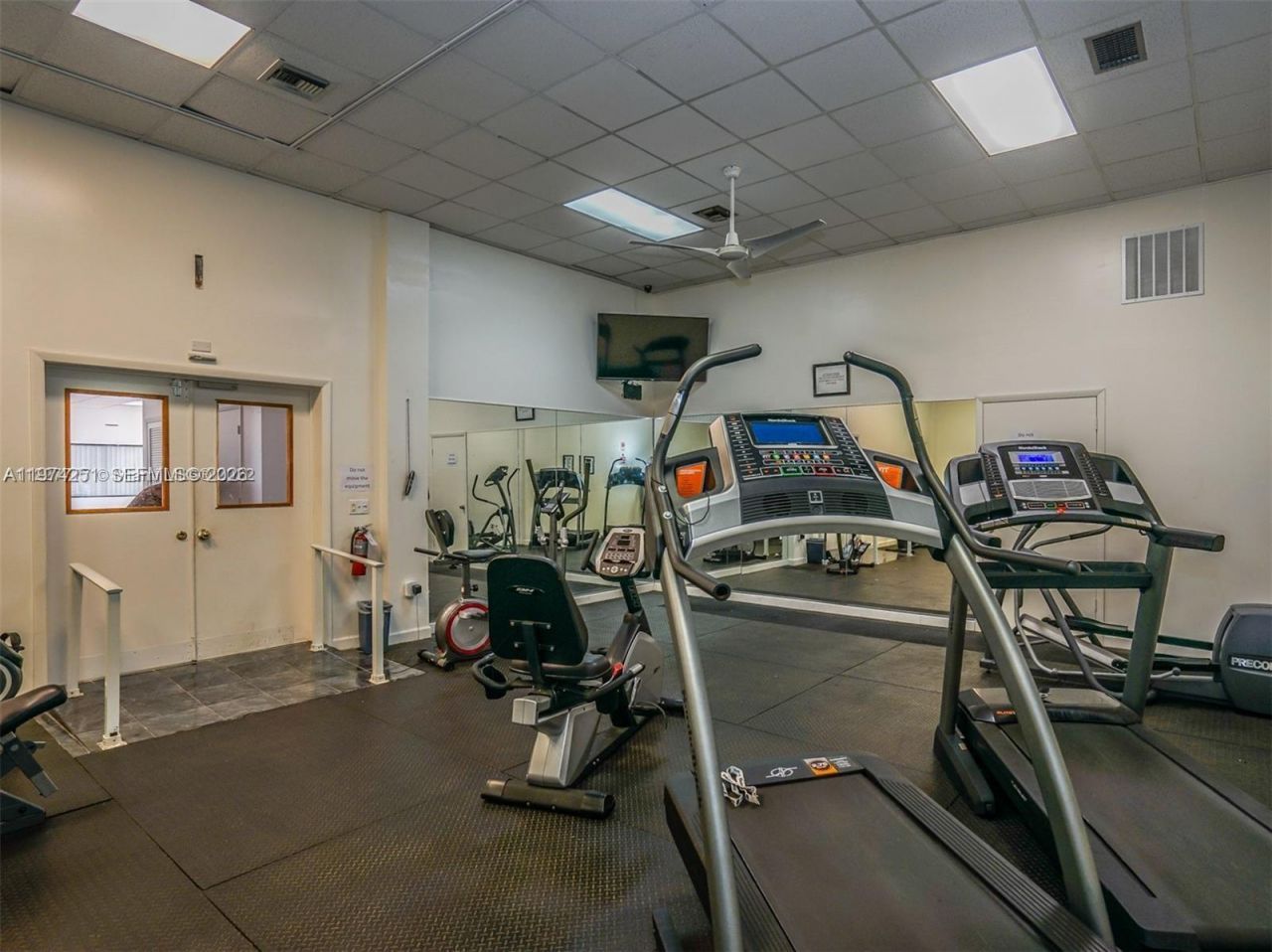 221 NE 212th St , Miami, FL 33179 Photo