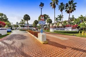 221 NE 212th St , Miami, FL 33179 Photo