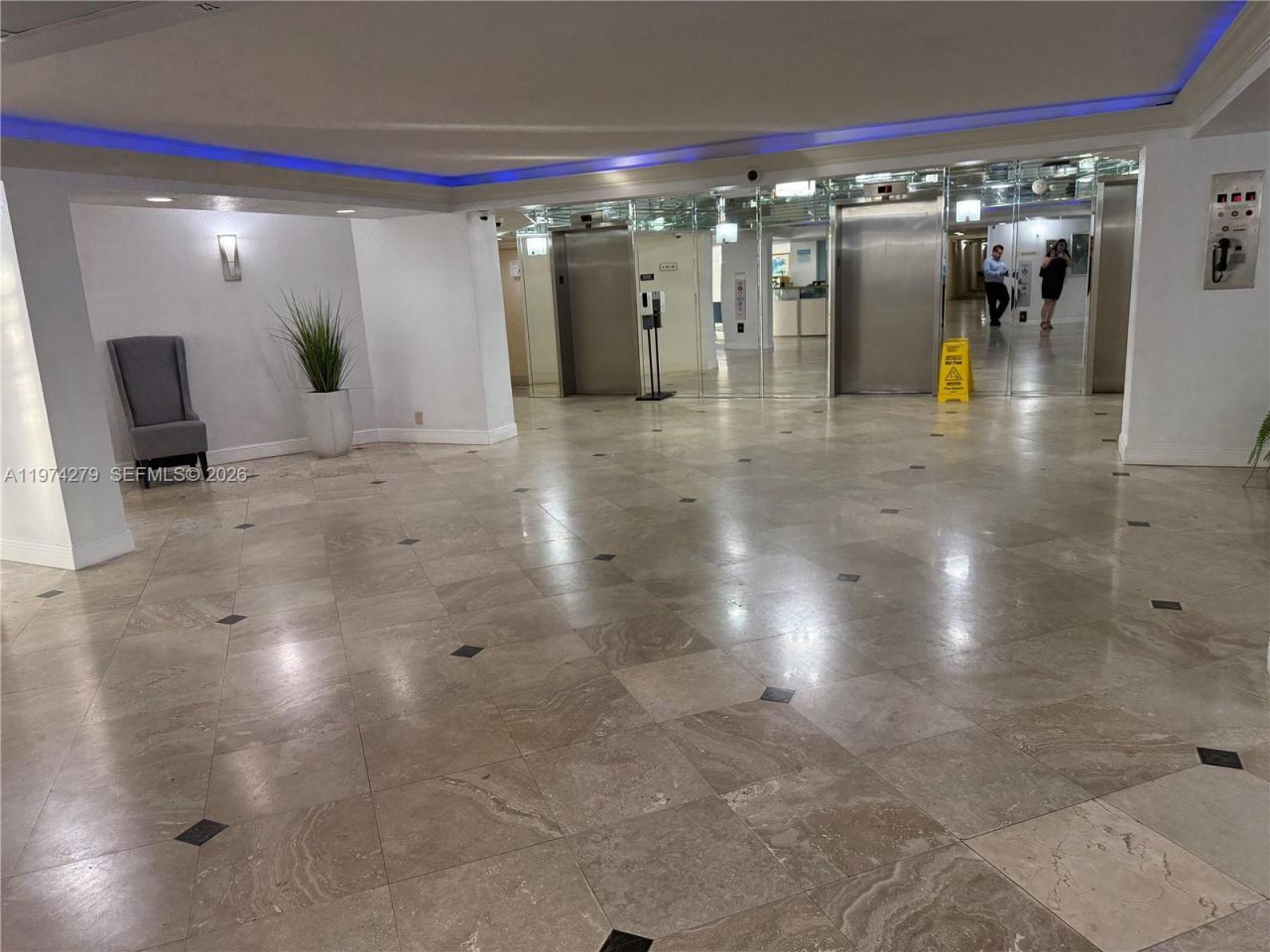 1000 Parkview Dr , Unit 1022, Hallandale Beach, FL 33009 Photo