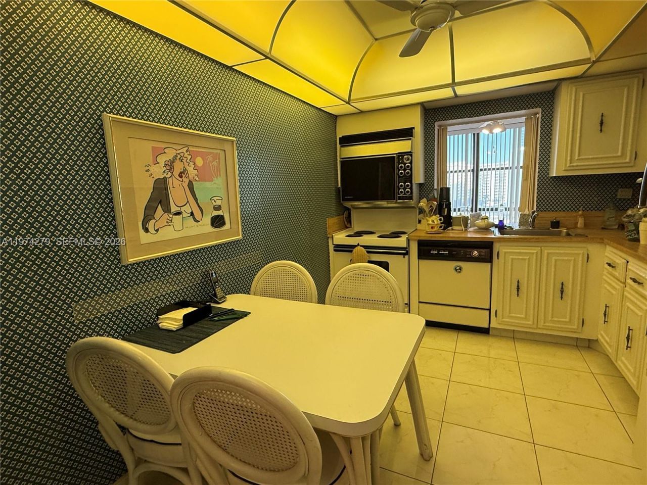 1000 Parkview Dr , Unit 1022, Hallandale Beach, FL 33009 Photo