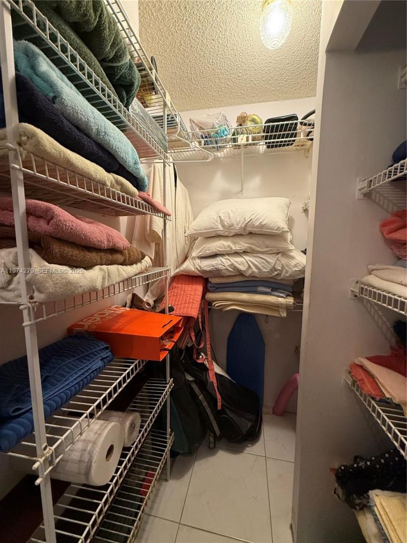 1000 Parkview Dr , Unit 1022, Hallandale Beach, FL 33009 Photo