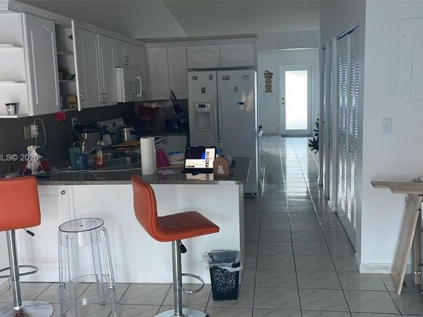 5661 W 21st Ave , Hialeah, FL 33016