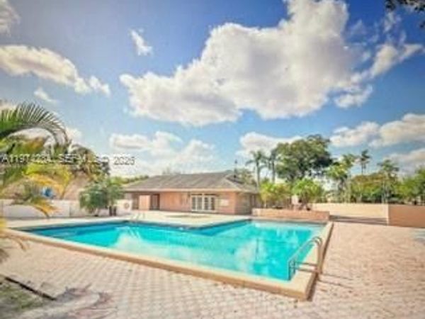 1941 NW 96th Ter , Unit 8F, Pembroke Pines, FL 33024