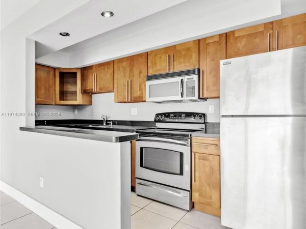 4560 NW 79 AVE , Unit 2H, Doral, FL 33166