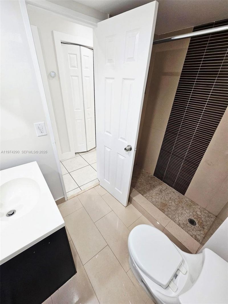 4560 NW 79 Ave, Unit 2H, Doral, FL 33166 Photo