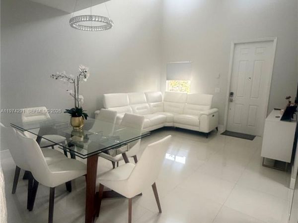 4106 NE 25th St, Homestead, FL 33033