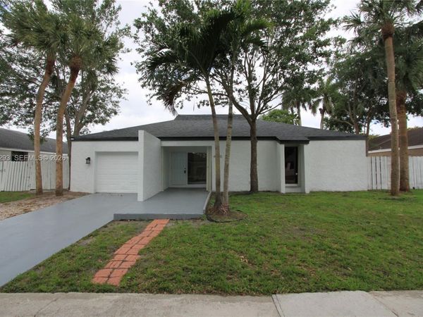 4940 SW 94th Way, Cooper City, FL 33328
