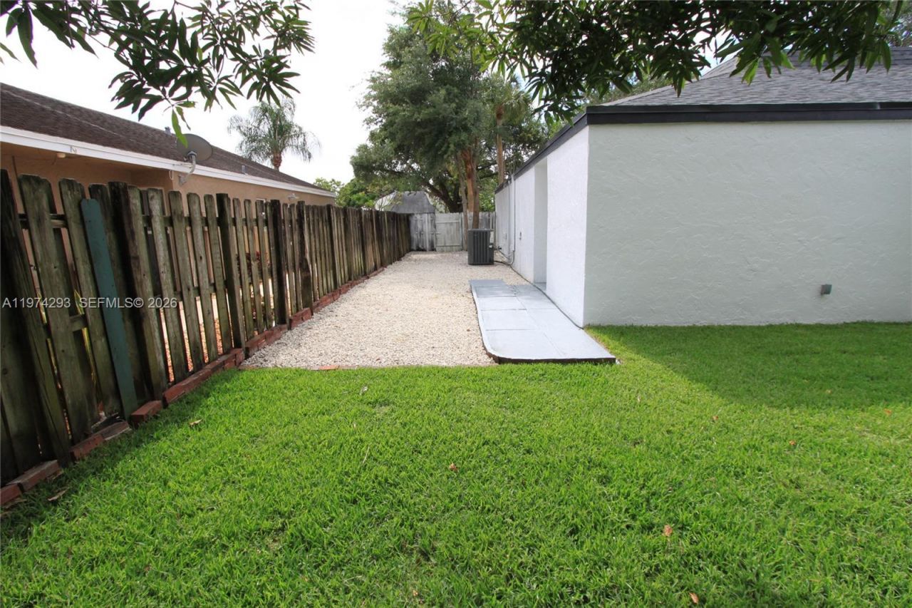 4940 SW 94th Way, Cooper City, FL 33328 Photo