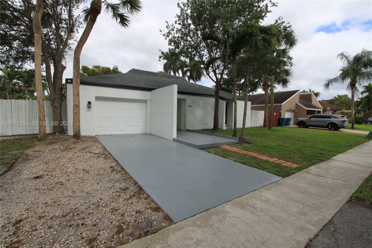 4940 SW 94th Way, Cooper City, FL 33328 Photo