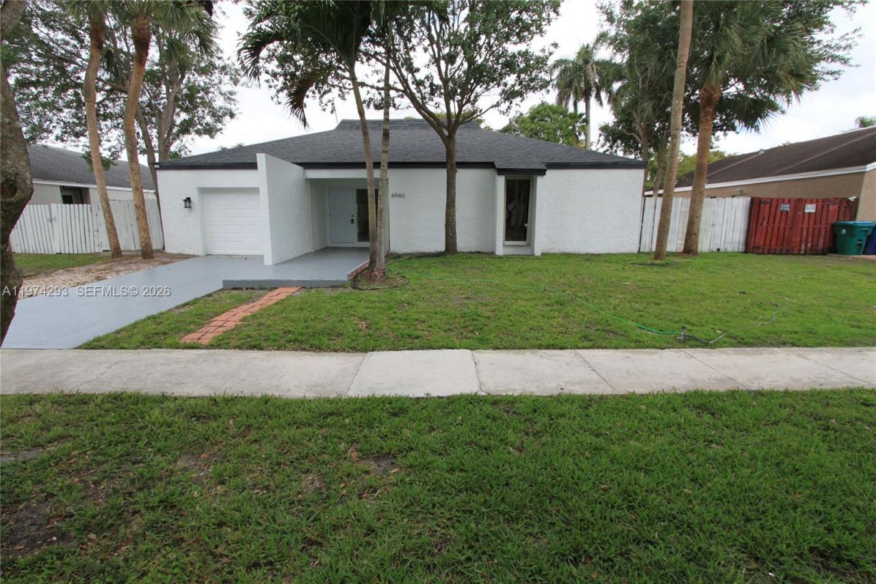 4940 SW 94th Way, Cooper City, FL 33328 Photo