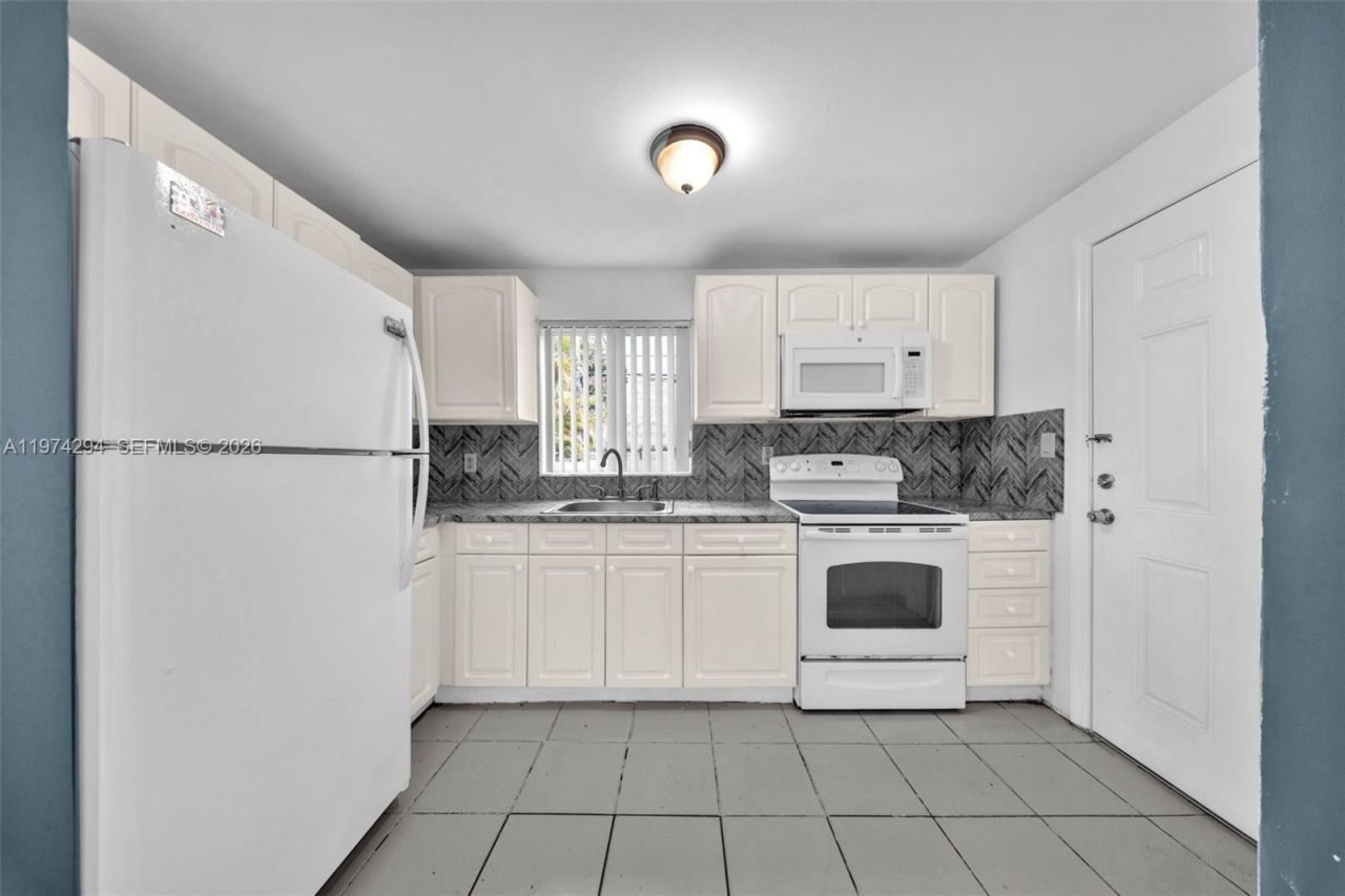 1853 SW 17th St, Unit 3, Miami, FL 33145 Photo