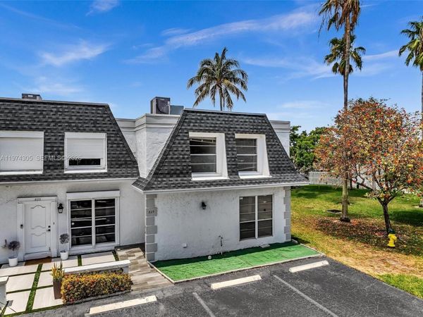 825 NE 26th Ave , Hallandale Beach, FL 33009