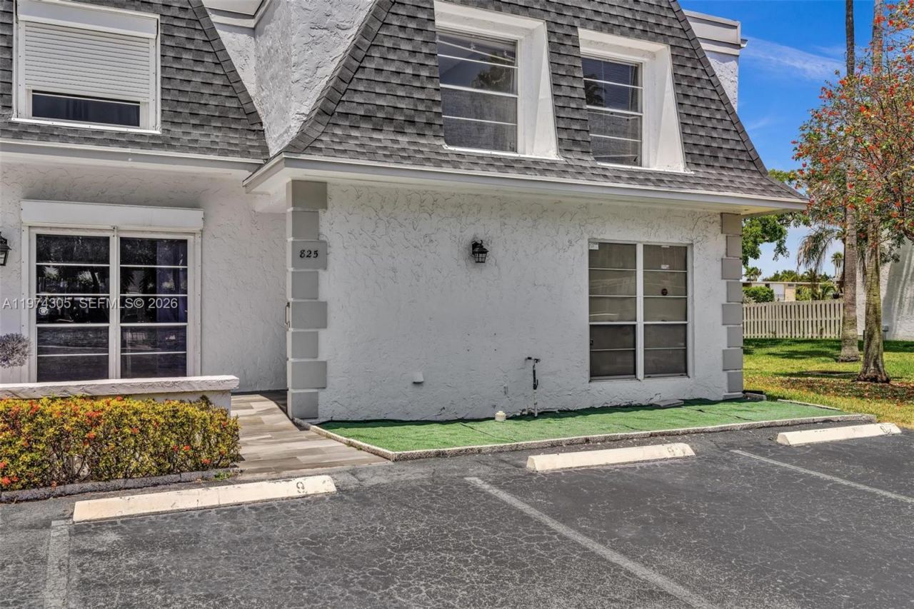 825 NE 26th Ave , Hallandale Beach, FL 33009 Photo