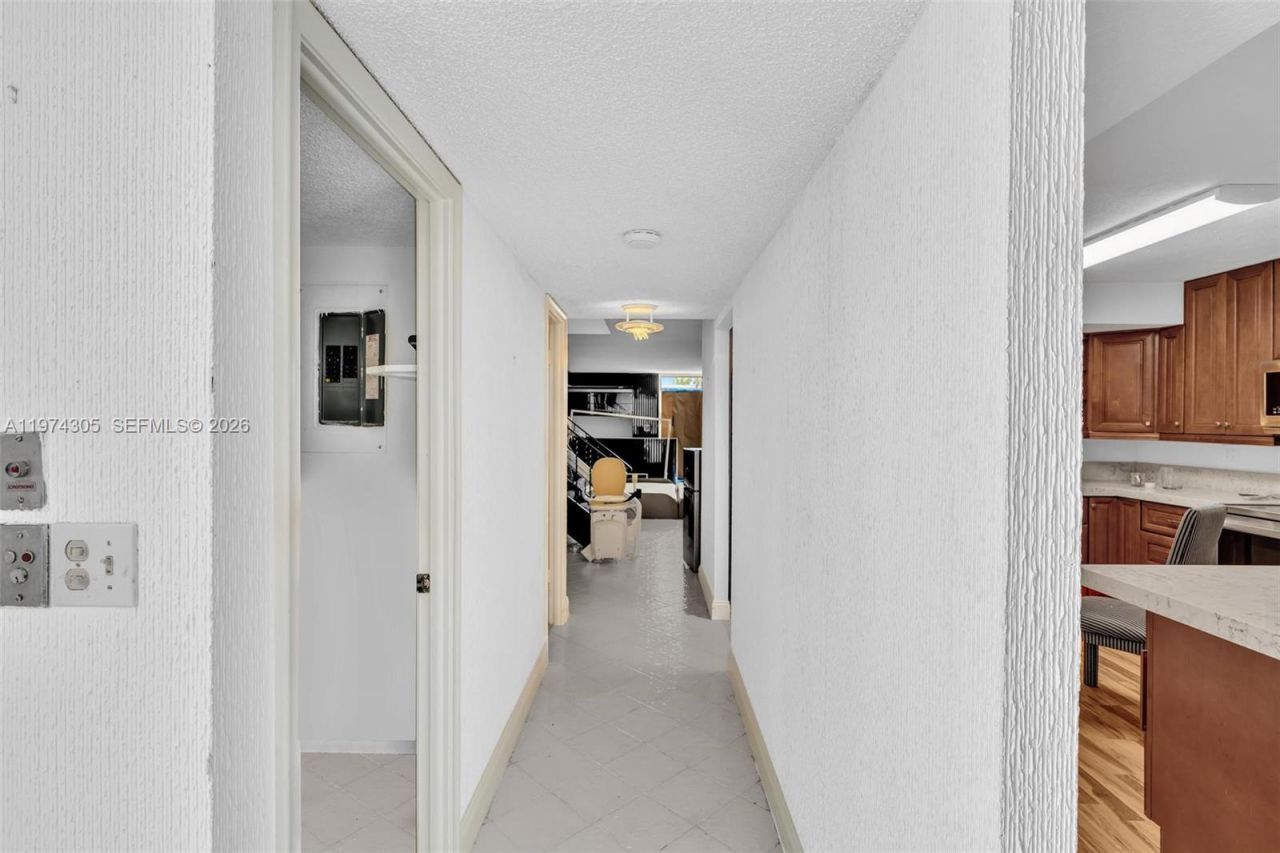 825 NE 26th Ave , Hallandale Beach, FL 33009 Photo