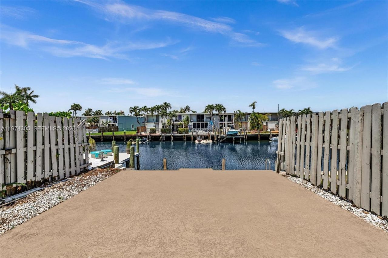 825 NE 26th Ave , Hallandale Beach, FL 33009 Photo