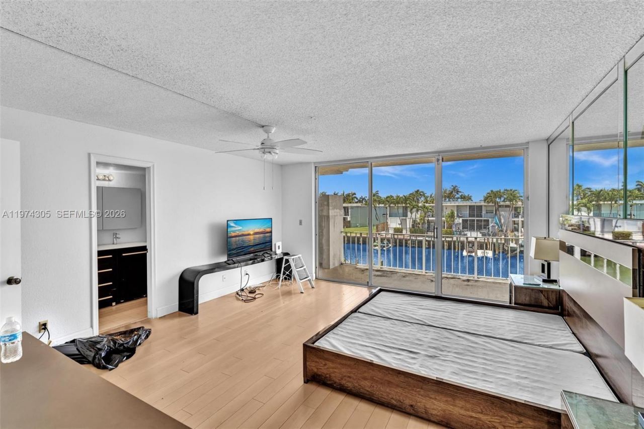 825 NE 26th Ave , Hallandale Beach, FL 33009 Photo