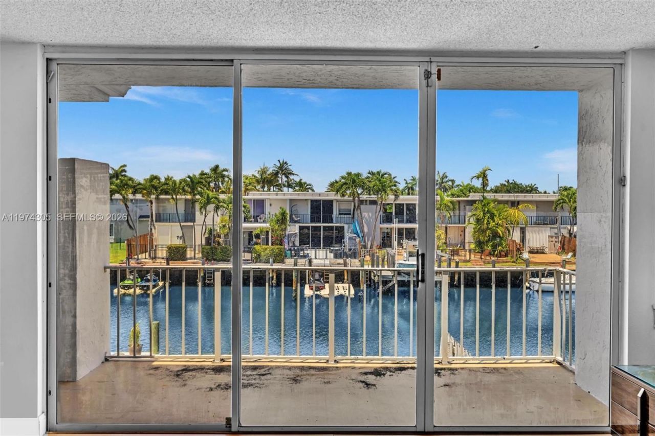 825 NE 26th Ave , Hallandale Beach, FL 33009 Photo