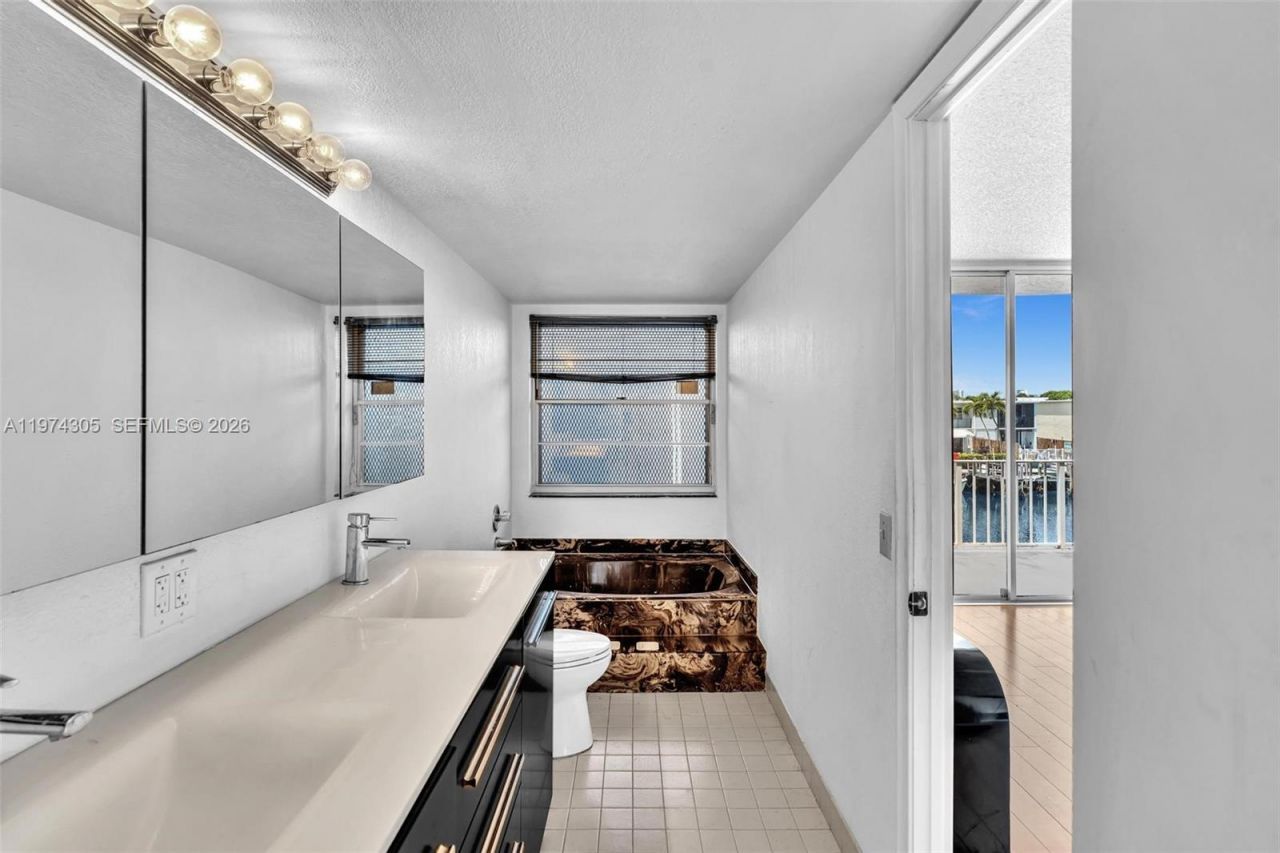 825 NE 26th Ave , Hallandale Beach, FL 33009 Photo