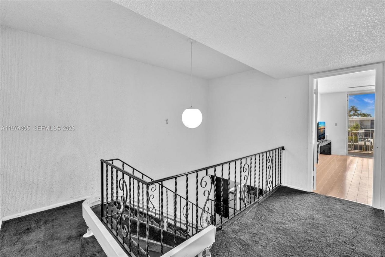 825 NE 26th Ave , Hallandale Beach, FL 33009 Photo