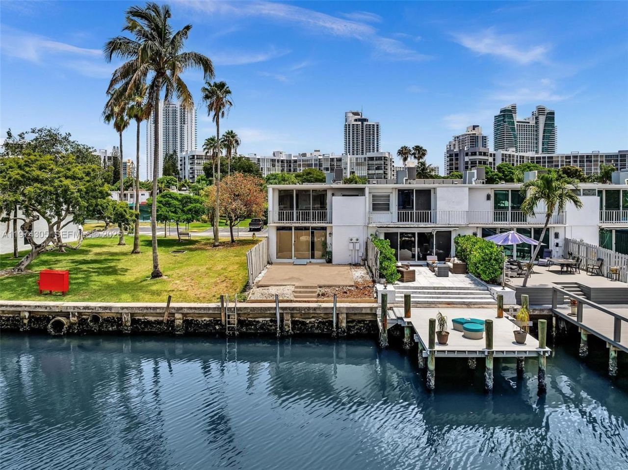 825 NE 26th Ave , Hallandale Beach, FL 33009 Photo