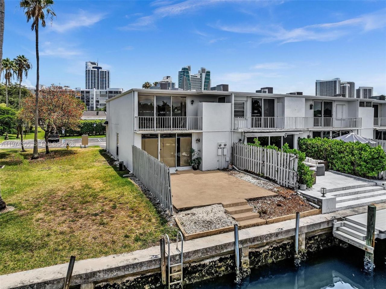 825 NE 26th Ave , Hallandale Beach, FL 33009 Photo