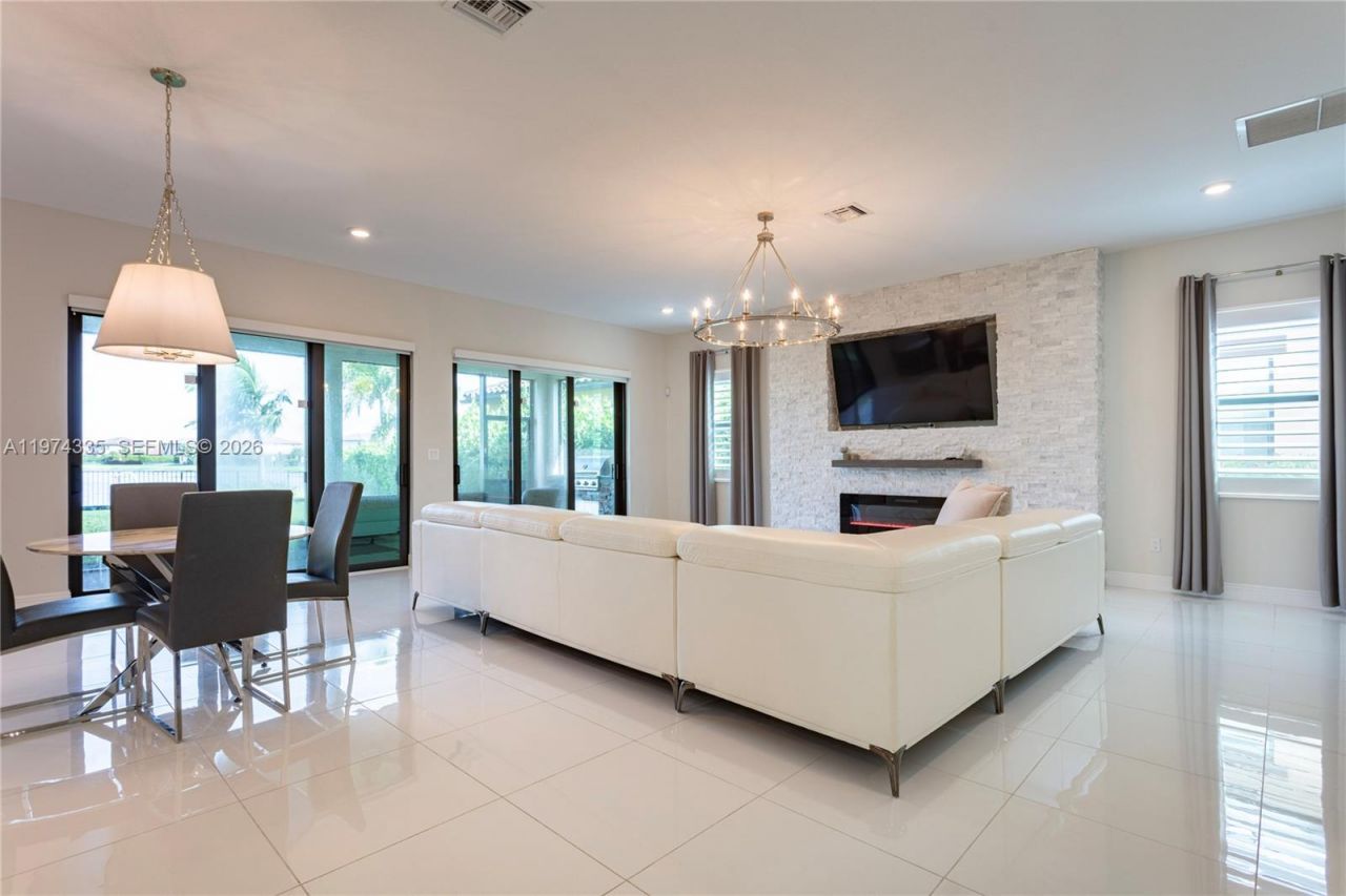 8555 E Baypoint Cir, Parkland, FL 33076 Photo