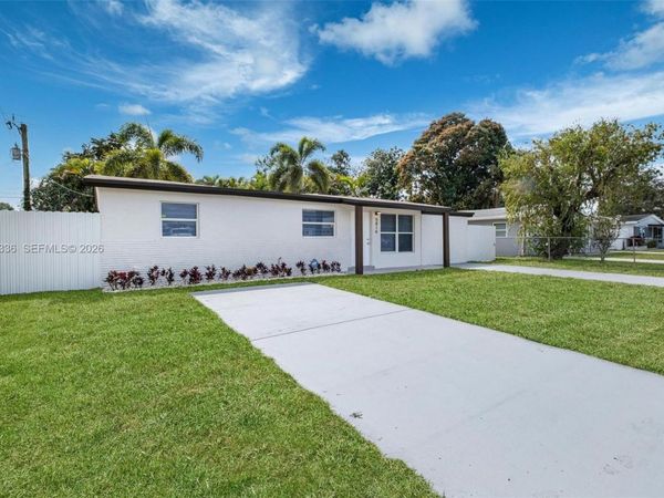 5814 Atlanta St, Hollywood, FL 33021