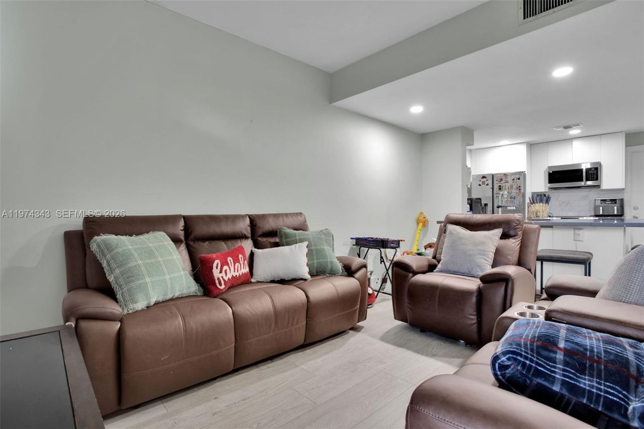 850 Sorrento Dr , Unit 1, Weston, FL 33326 Photo