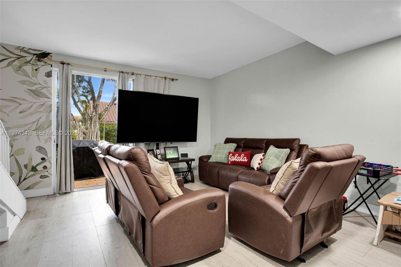 850 Sorrento Dr , Unit 1, Weston, FL 33326 Photo