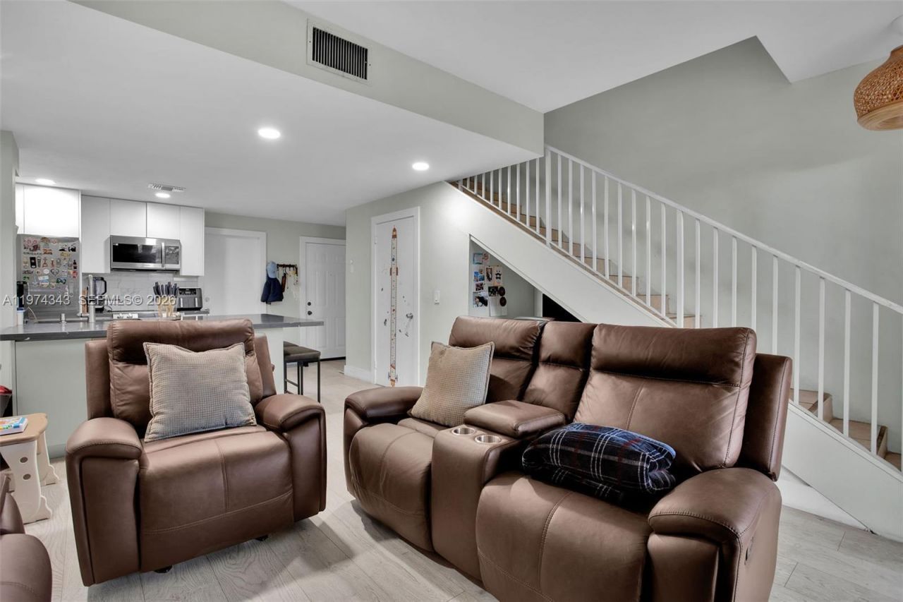 850 Sorrento Dr , Unit 1, Weston, FL 33326 Photo