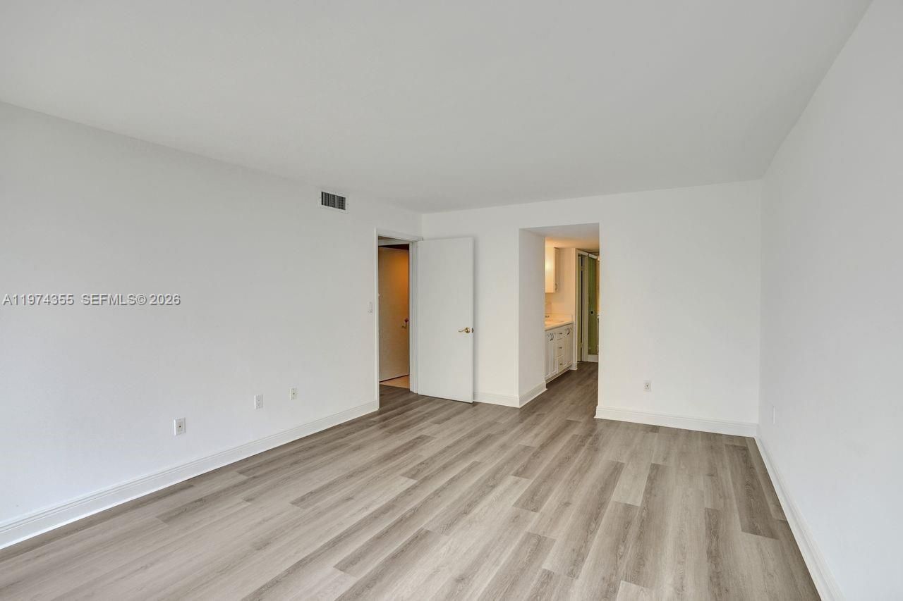 1450 Brickell Bay Dr , Unit 503, Miami, FL 33131 Photo