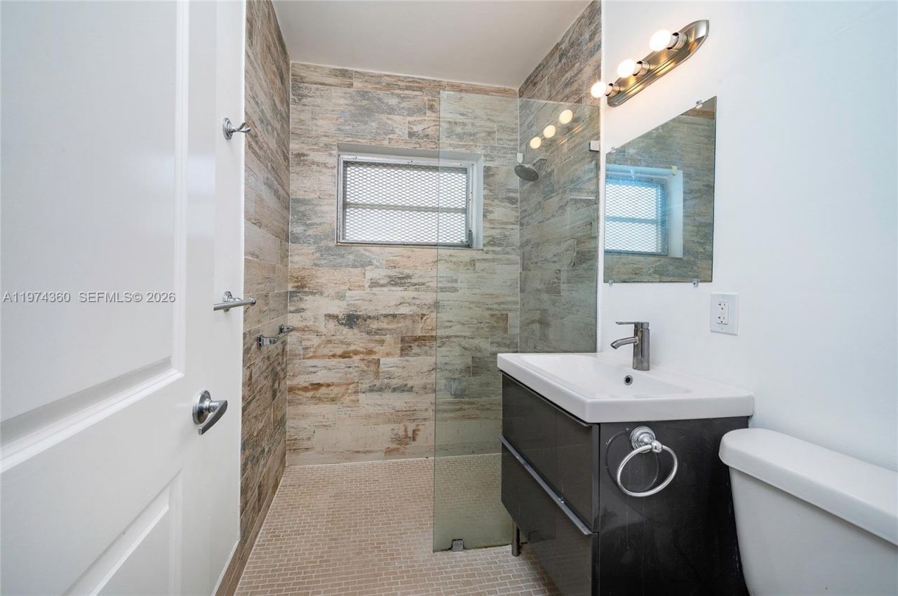 7027 Trouville Esplanade, Miami Beach, FL 33141 Photo