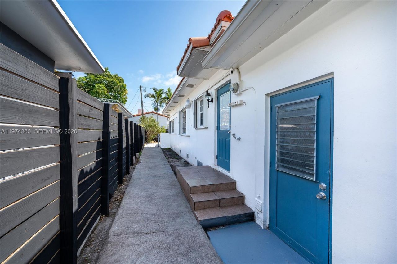 7027 Trouville Esplanade, Miami Beach, FL 33141 Photo