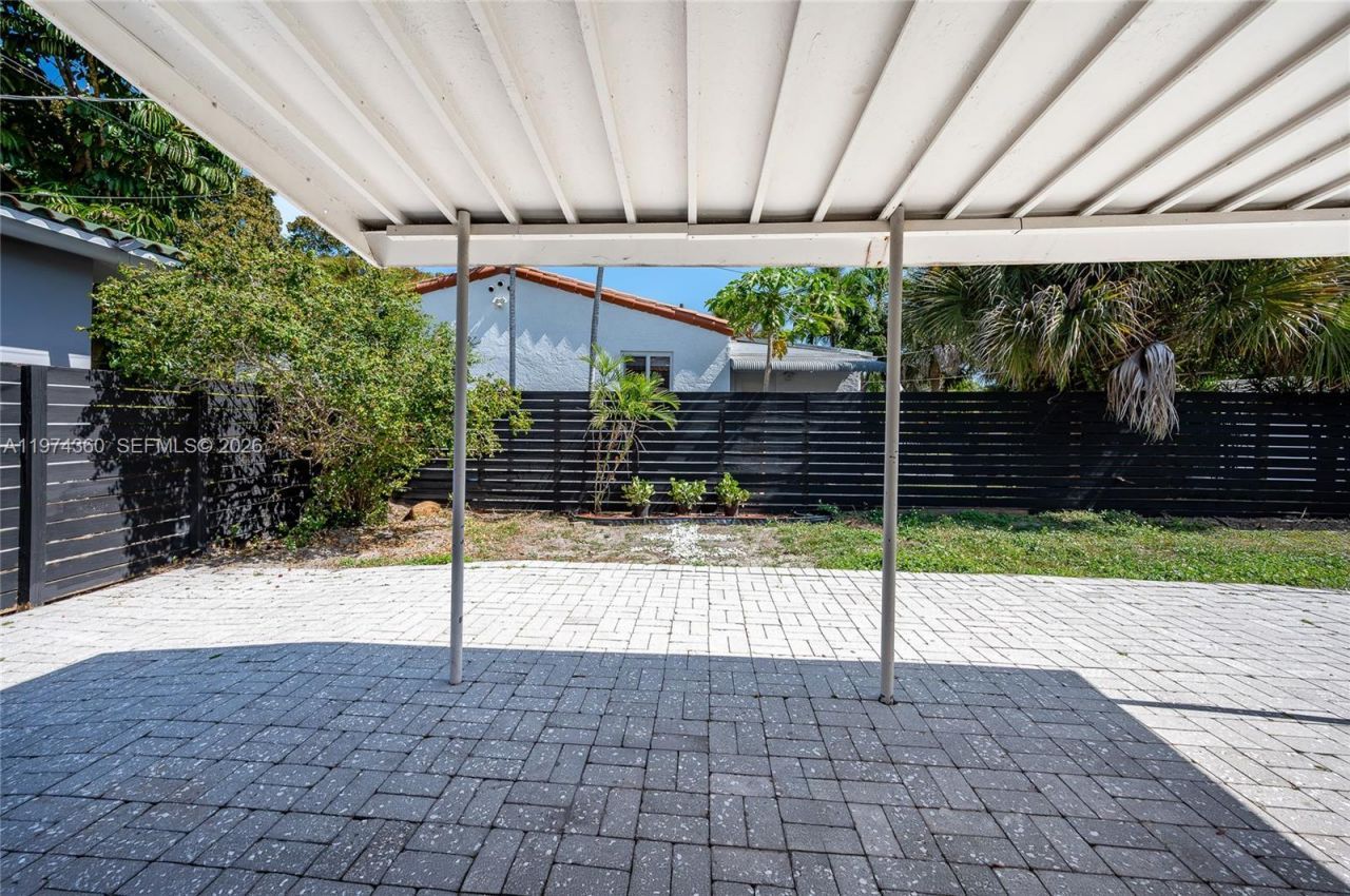 7027 Trouville Esplanade, Miami Beach, FL 33141 Photo